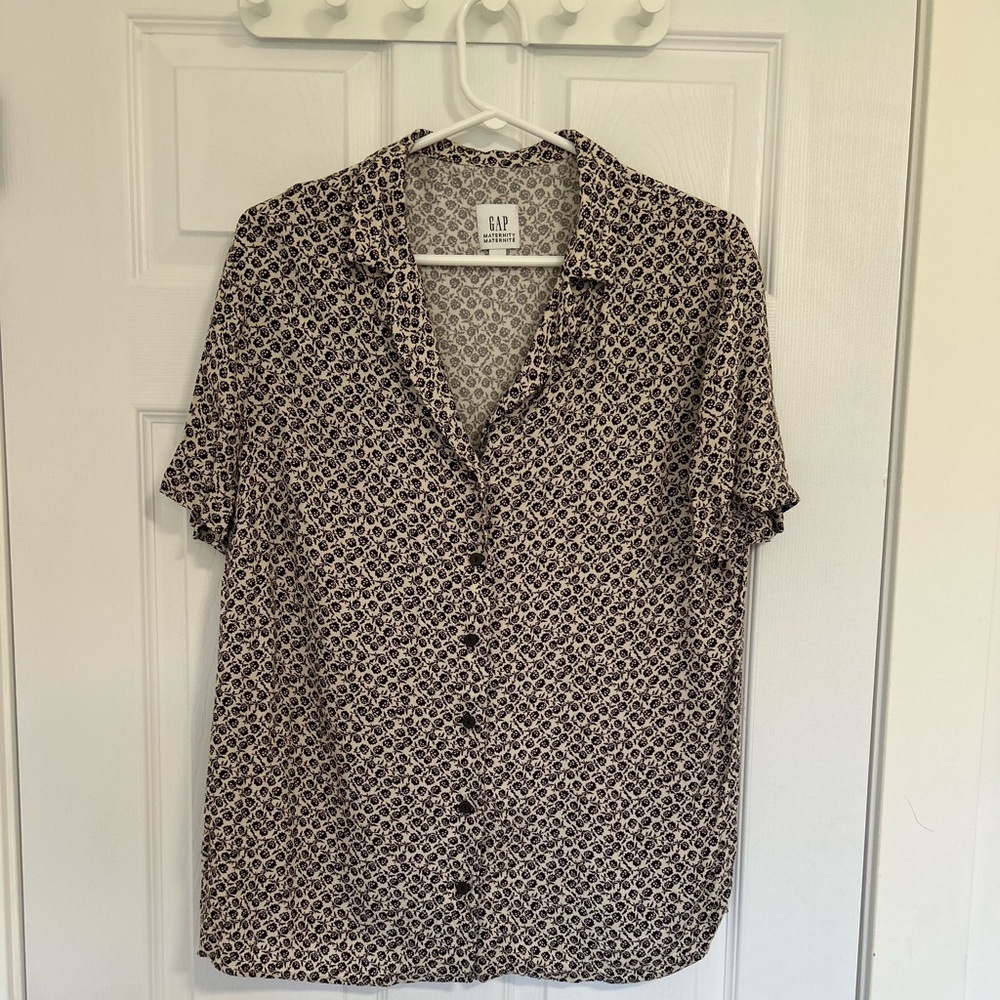 GAP Women’s Maternity Black and White Floral Shirt